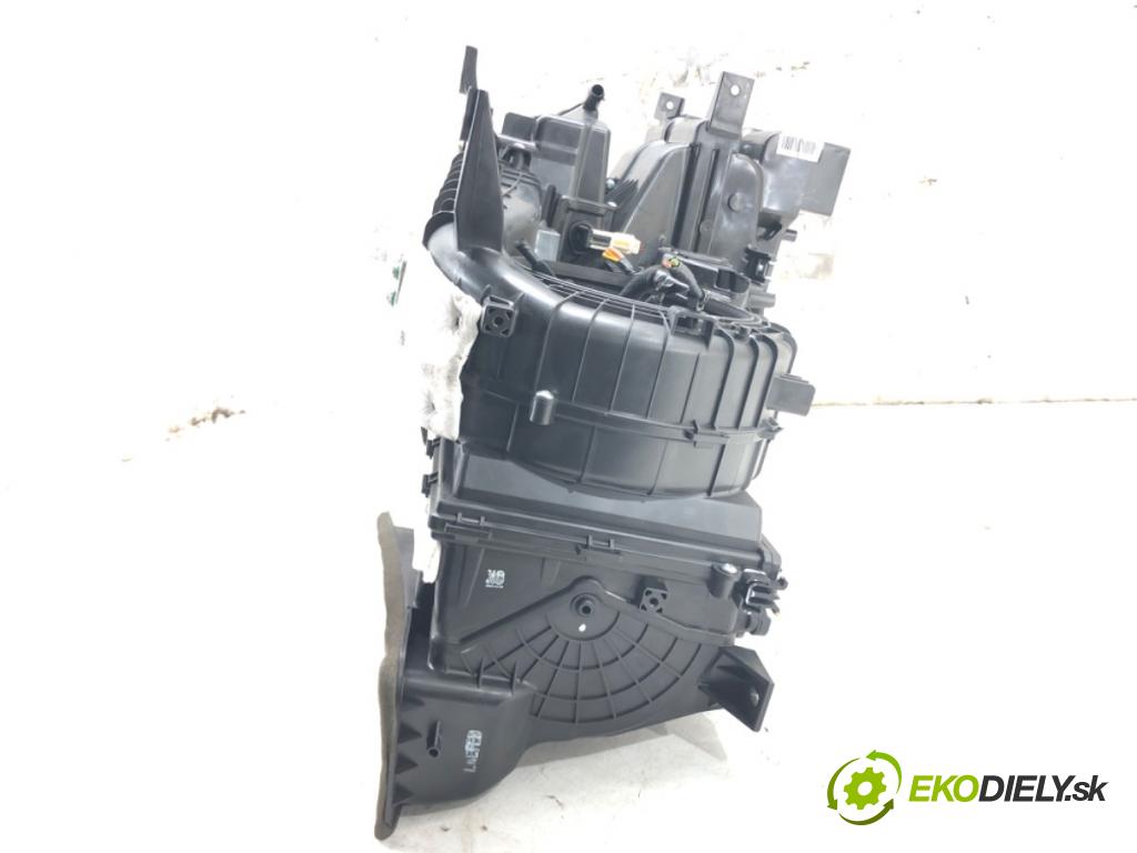 HYUNDAI i30 Kombi (GD) 2012 - 2022    1.4 CRDi 66 kW [90 KM] olej napędowy 2012 - 2022  Výhrevné teleso, radiátor kúrenia komplet KOMBAJN  (Radiátory kúrenia)