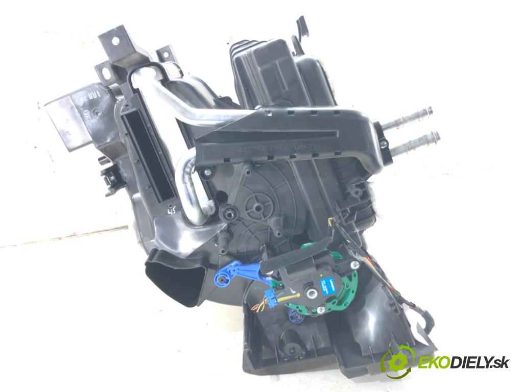 HYUNDAI i30 Kombi (GD) 2012 - 2022    1.4 CRDi 66 kW [90 KM] olej napędowy 2012 - 2022  Výhrevné teleso, radiátor kúrenia komplet KOMBAJN  (Radiátory kúrenia)