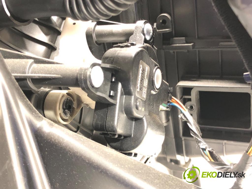 HYUNDAI i30 Kombi (GD) 2012 - 2022    1.4 CRDi 66 kW [90 KM] olej napędowy 2012 - 2022  Výhrevné teleso, radiátor kúrenia komplet KOMBAJN  (Radiátory kúrenia)