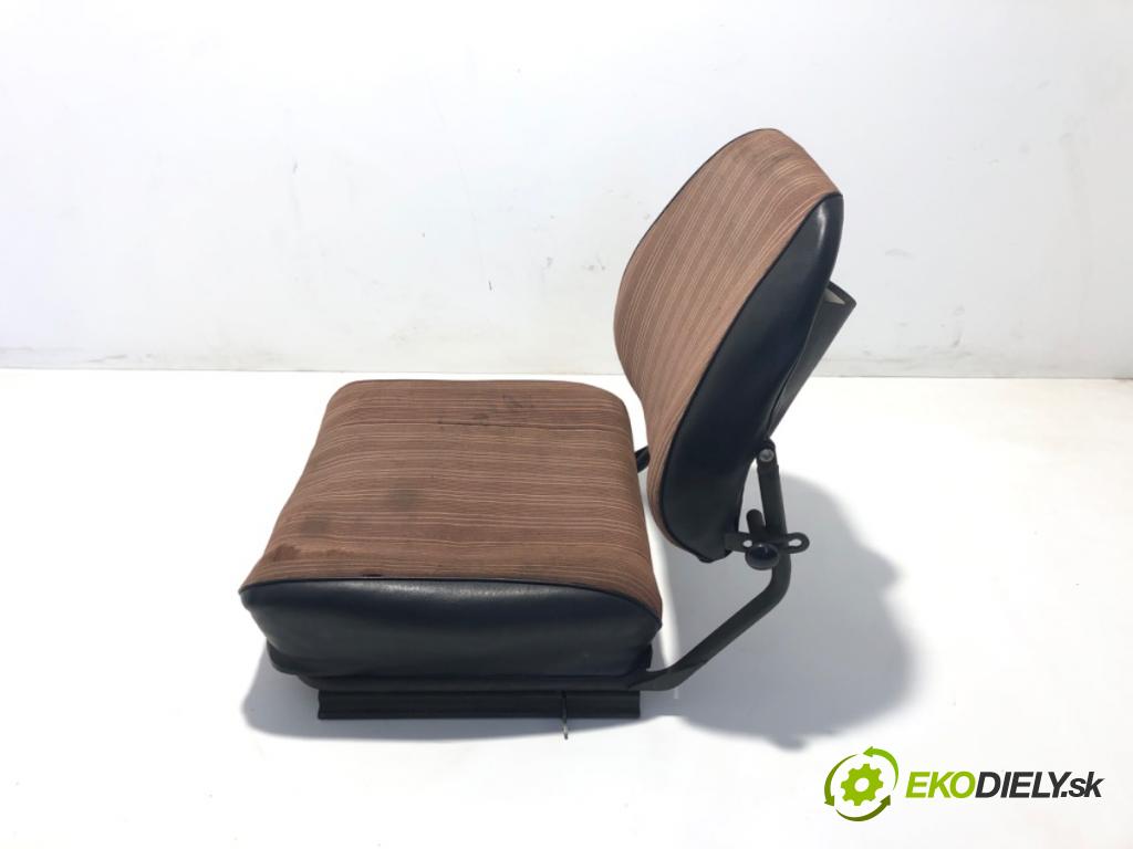 STAR 244    ---  Sedadlo ľavy  (Sedačky, sedadlá)