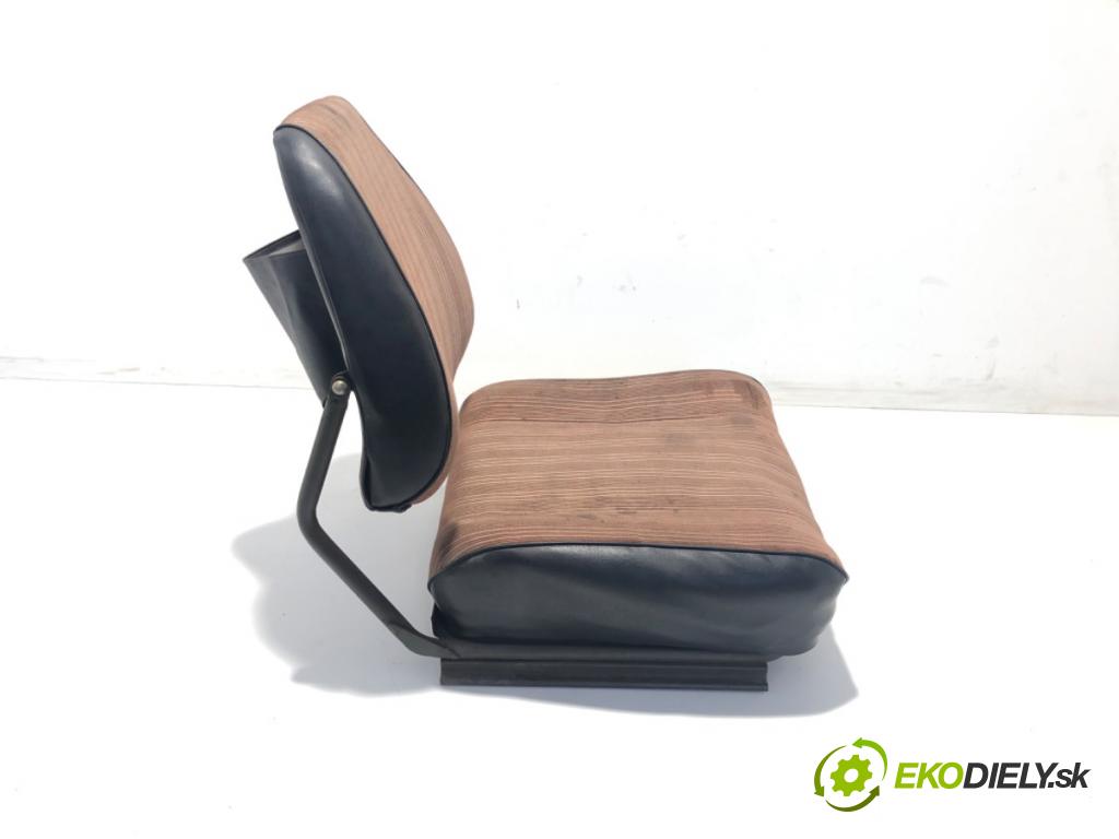 STAR 244    ---  Sedadlo ľavy  (Sedačky, sedadlá)