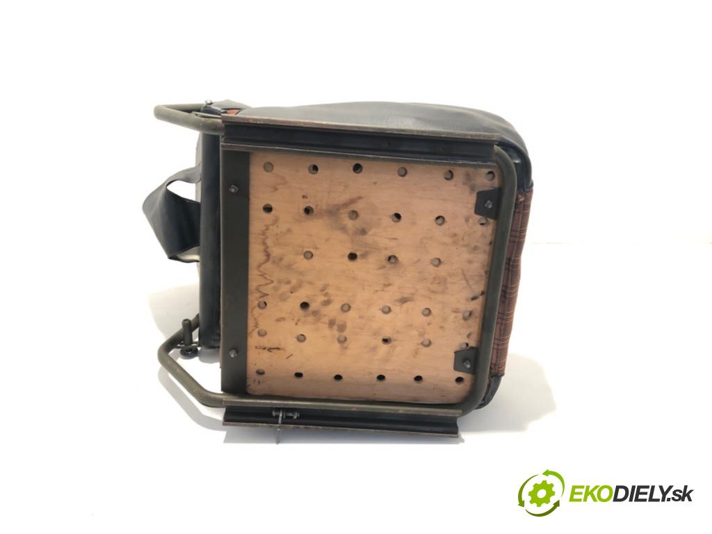 STAR 244    ---  Sedadlo ľavy  (Sedačky, sedadlá)