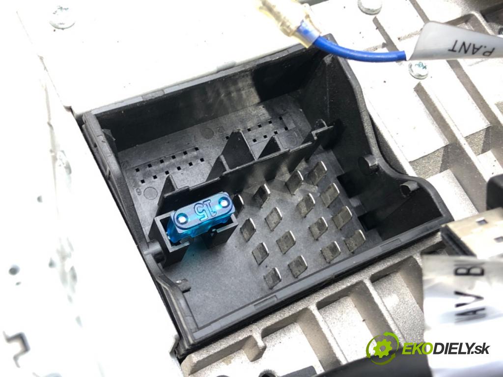 VW GOLF V (1K1) 2003 - 2010    1.9 TDI 77 kW [105 KM] olej napędowy 2003 - 2008  RADIO Navigácia ZENEC ZE-MC2000 (Audio zariadenia)