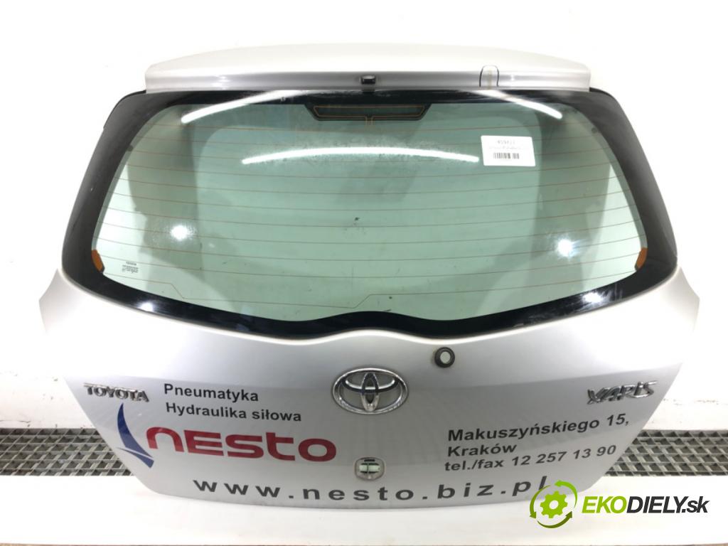 TOYOTA YARIS (_P9_) 2005 - 2014    1.4 D-4D (NLP90_) 66 kW [90 KM] olej napędowy 2005  zadní část kapota  (Zadní kapoty)