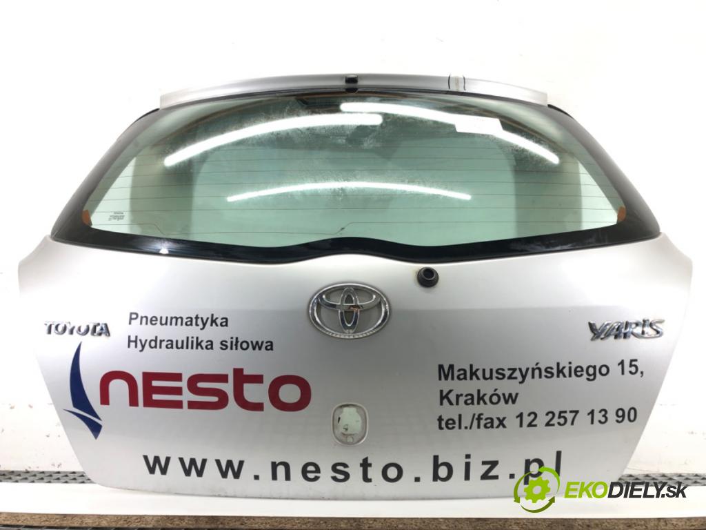 TOYOTA YARIS (_P9_) 2005 - 2014    1.4 D-4D (NLP90_) 66 kW [90 KM] olej napędowy 2005  zadní část kapota  (Zadní kapoty)