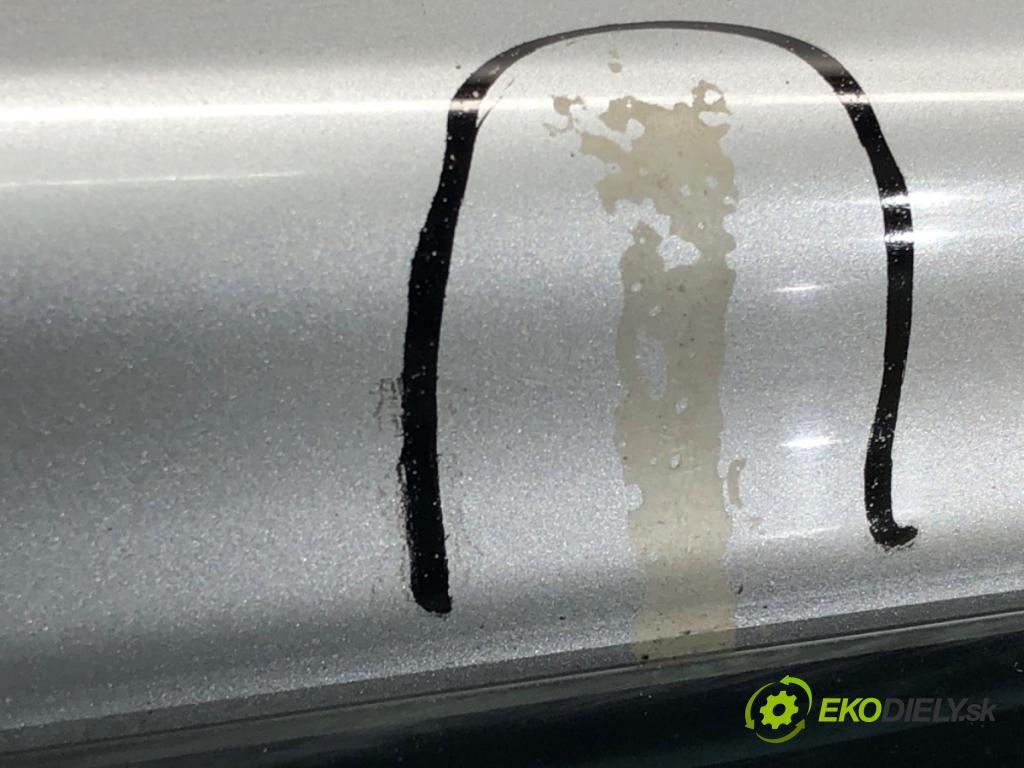 TOYOTA YARIS (_P9_) 2005 - 2014    1.4 D-4D (NLP90_) 66 kW [90 KM] olej napędowy 2005  zadní část kapota  (Zadní kapoty)