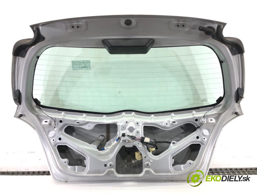 TOYOTA YARIS (_P9_) 2005 - 2014    1.4 D-4D (NLP90_) 66 kW [90 KM] olej napędowy 2005  zadní část kapota  (Zadní kapoty)