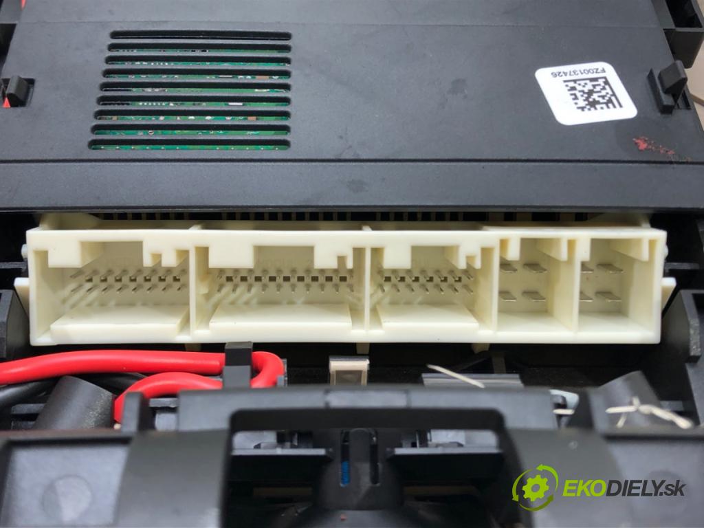 BMW 5 (F10) 2009 - 2016    528 i xDrive 180 kW [245 KM] benzyna 2011 - 2016  svetlo stropné  (Osvetlenie interiéru)