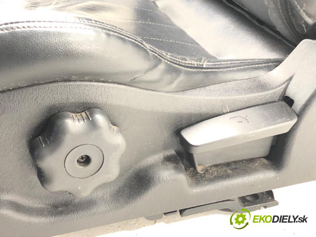 HYUNDAI COUPE II (GK) 2001 - 2012    2.7 V6 123 kW [167 KM] benzyna 2002 - 2009  Sedadlo ľavy  (Sedačky, sedadlá)