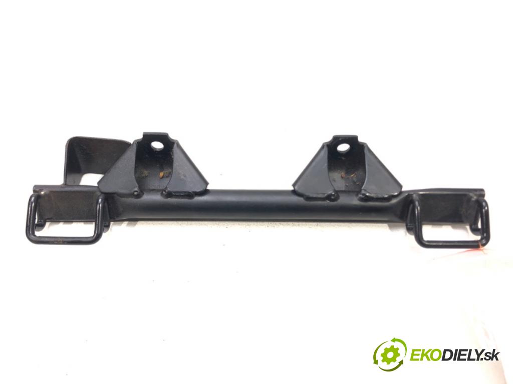AUDI A6 C6 (4F2) 2004 - 2011    2.4 130 kW [177 KM] benzyna 2004 - 2008  uchycení ISOFIX 8E0813545A