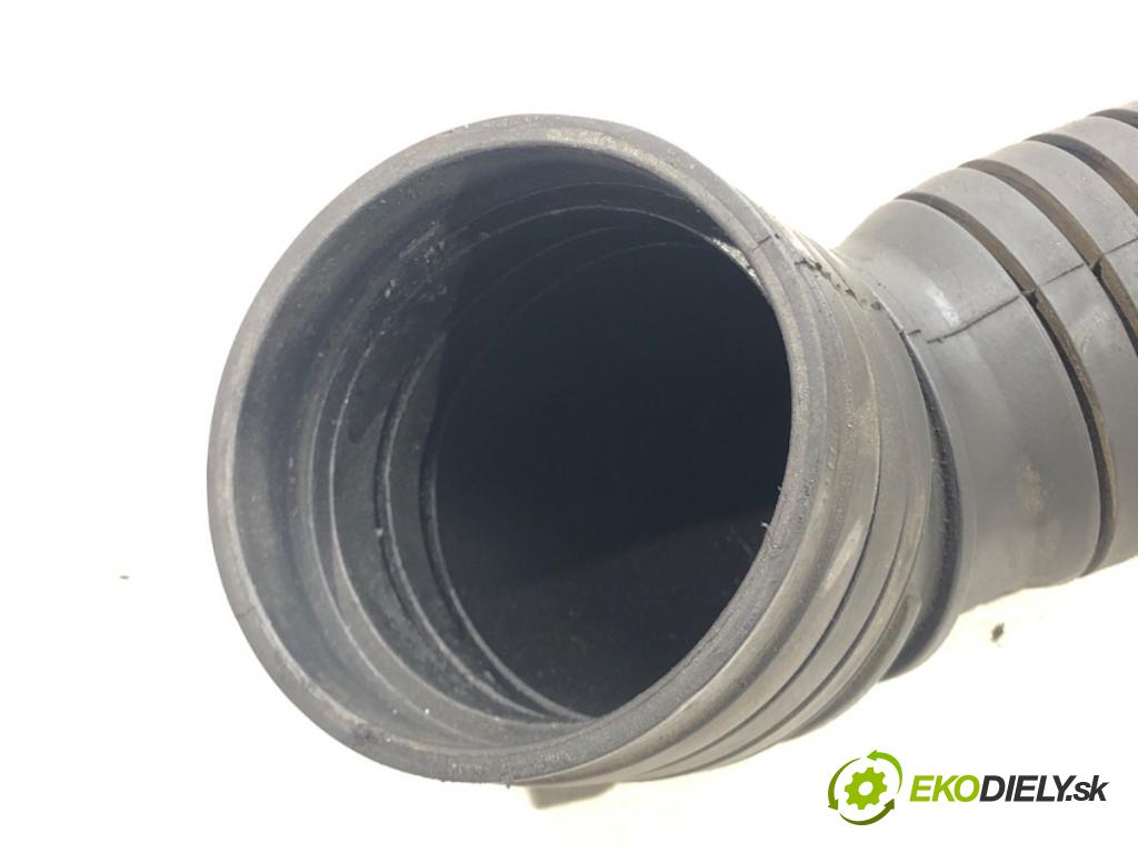 AUDI A4 B6 (8E2) 2000 - 2005    2.5 TDI quattro 132 kW [180 KM] olej napędowy 2000  Rúra hadice trubka vzduchu 4B0129627A (Hadice chlazení vzduchu)