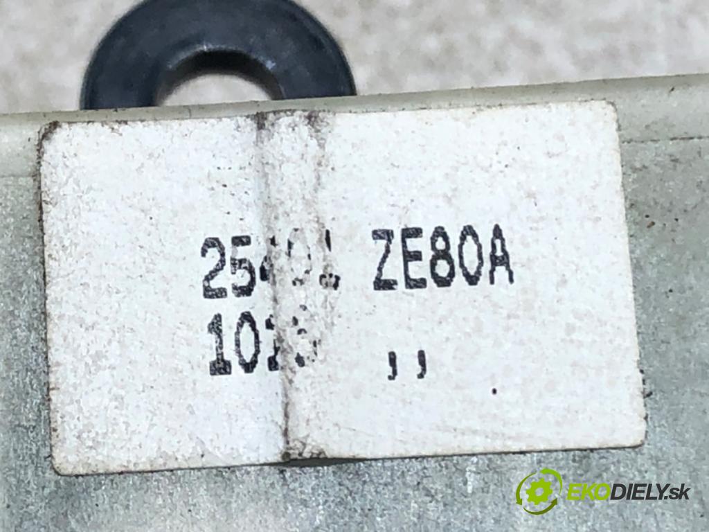 NISSAN SENTRA VI (B16) 2006 - 2013    2.5 149 kW [203 KM] benzyna 2006 - 2012  Prepínač okien 25401ZE80A (Prepínače, spínače, tlačidlá a ovládače kúrenia)