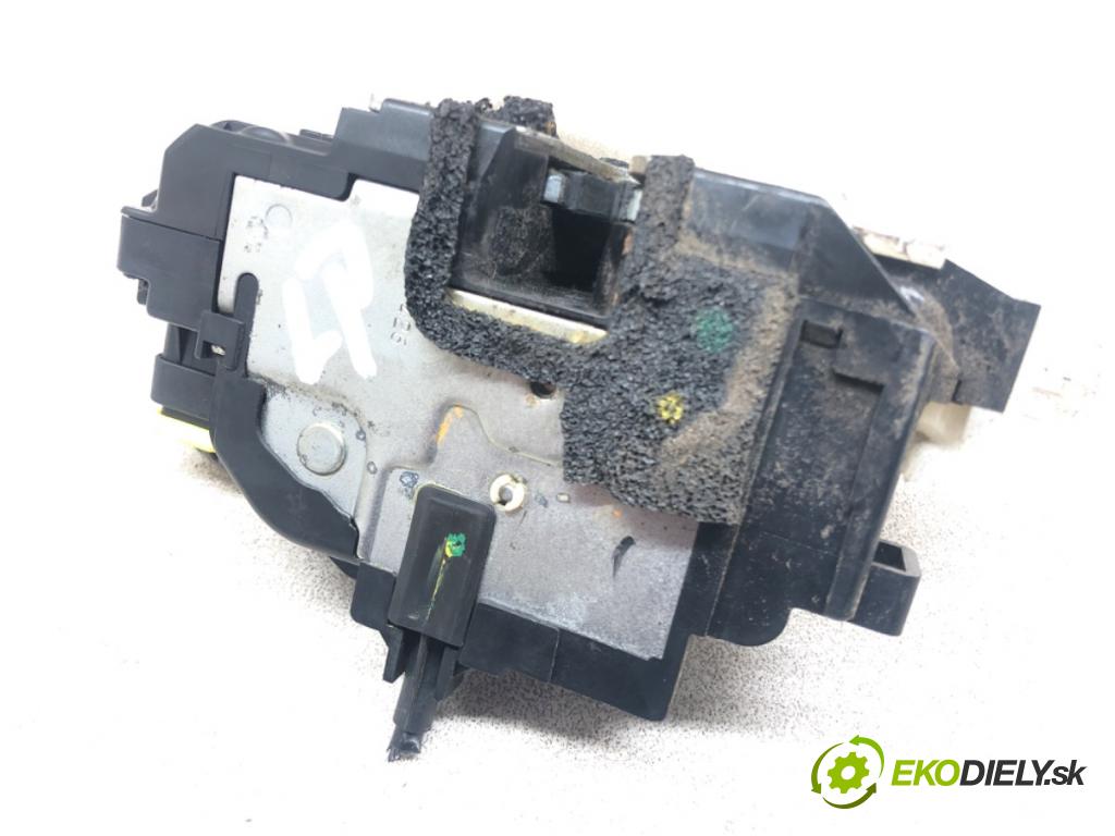 KIA CEED liftback (ED) 2006 - 2012    1.6 CRDi 115 85 kW [115 KM] olej napędowy 2006 - 2  zámok přední část levý 7 pin