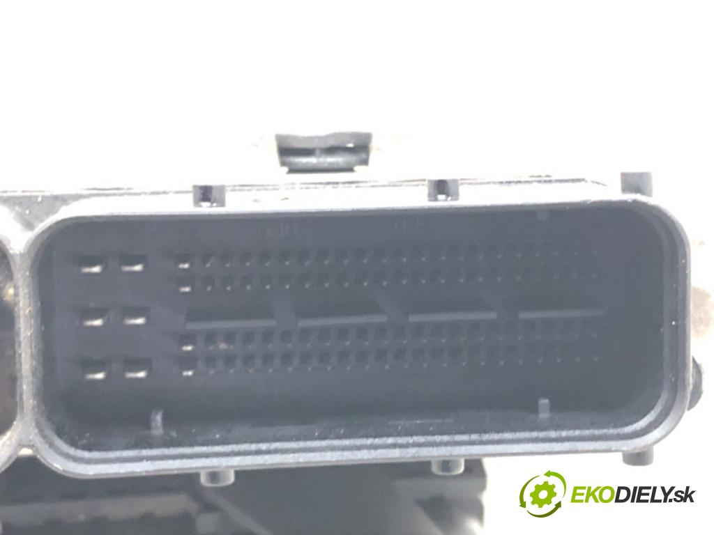 HYUNDAI i30 (FD) 2007 - 2012    1.6 90 kW [122 KM] benzyna 2007 - 2011  řídící jednotka motora 39112-2B200 (Řídící jednotky)