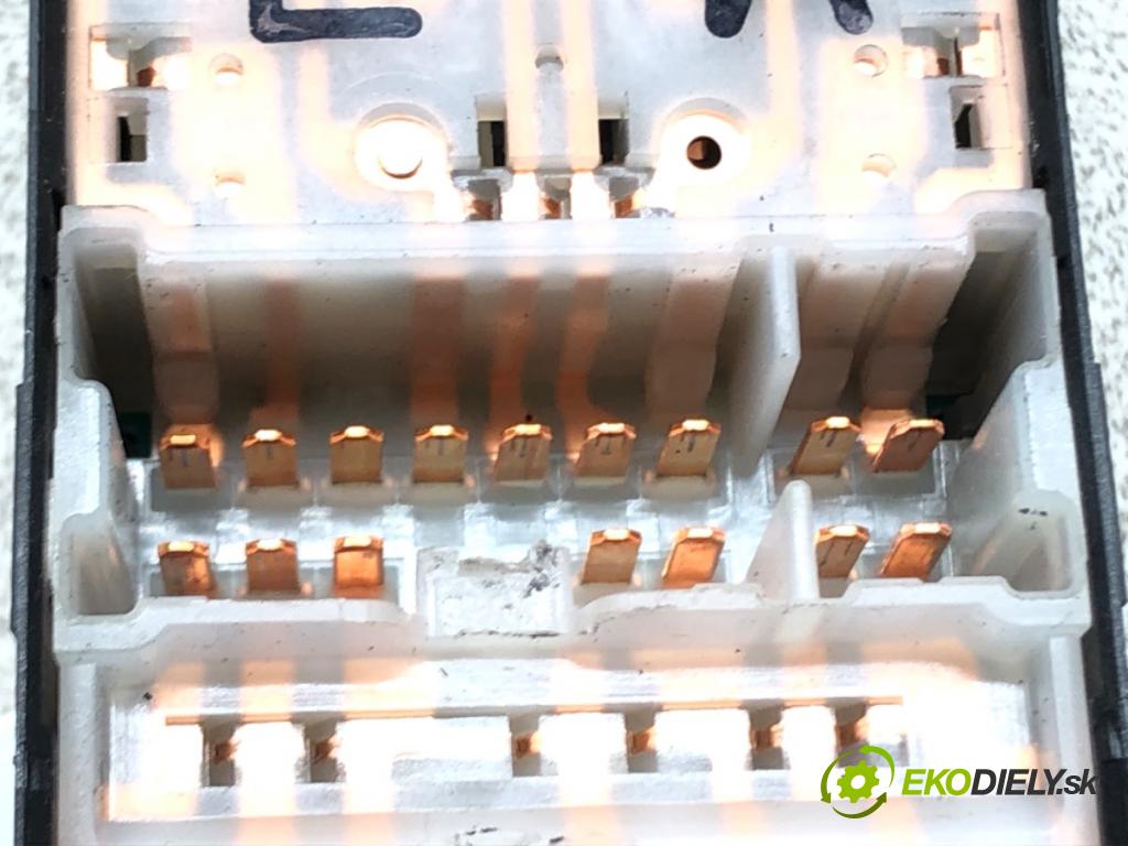NISSAN TIIDA liftback (C11) 2004 - 2013    1.6 81 kW [110 KM] benzyna 2007 - 2011  Prepínač okien  (Prepínače, spínače, tlačidlá a ovládače kúrenia)