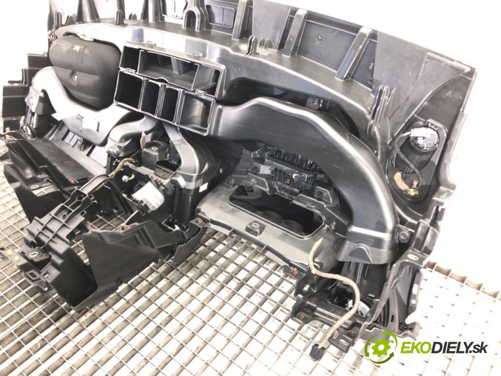 OPEL ASTRA J (P10) 2009 - 2015    1.3 CDTI (68) 70 kW [95 KM] olej napędowy 2009 - 2  Palubná doska  (Palubné dosky)