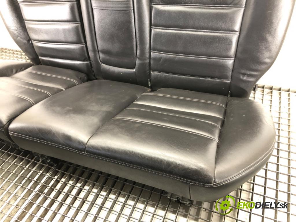FORD KUGA I 2008 - 2012    2.0 TDCi 100 kW [136 KM] olej napędowy 2008 - 2012  Sedadlo zad  (Sedačky, sedadlá)