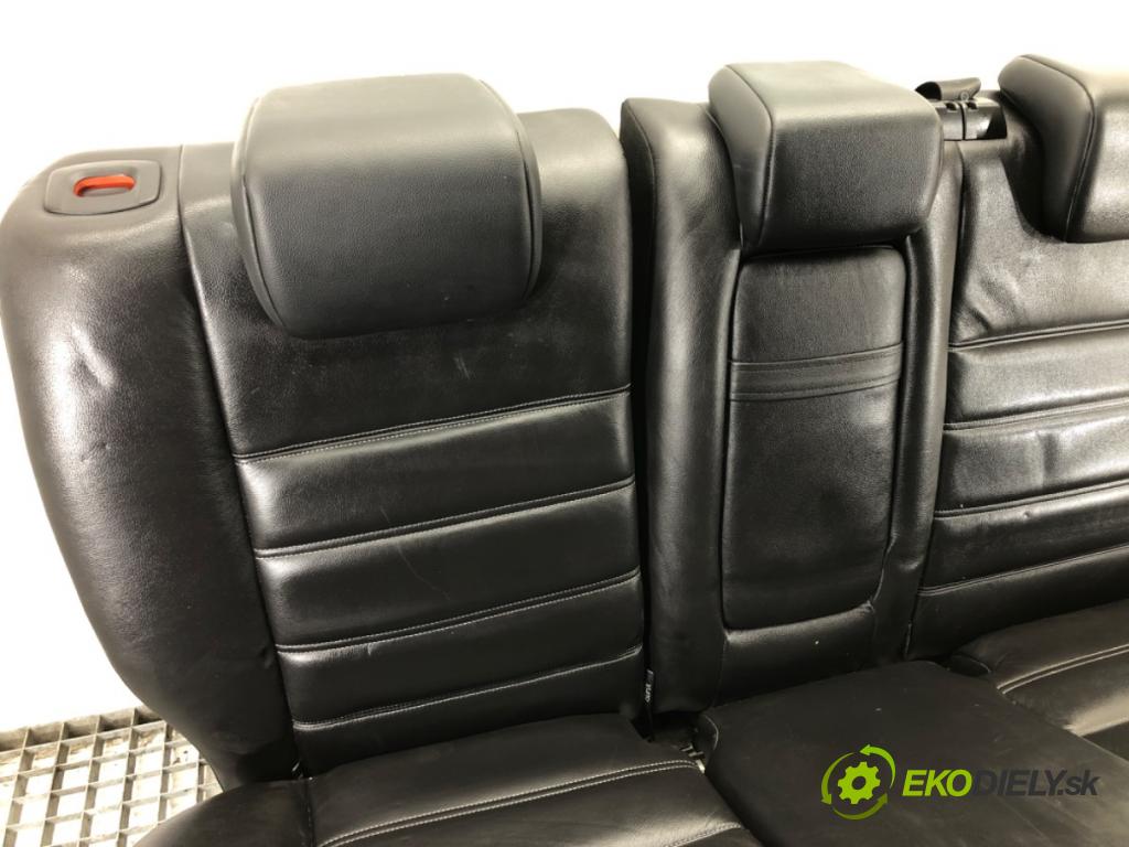 FORD KUGA I 2008 - 2012    2.0 TDCi 100 kW [136 KM] olej napędowy 2008 - 2012  Sedadlo zad  (Sedačky, sedadlá)