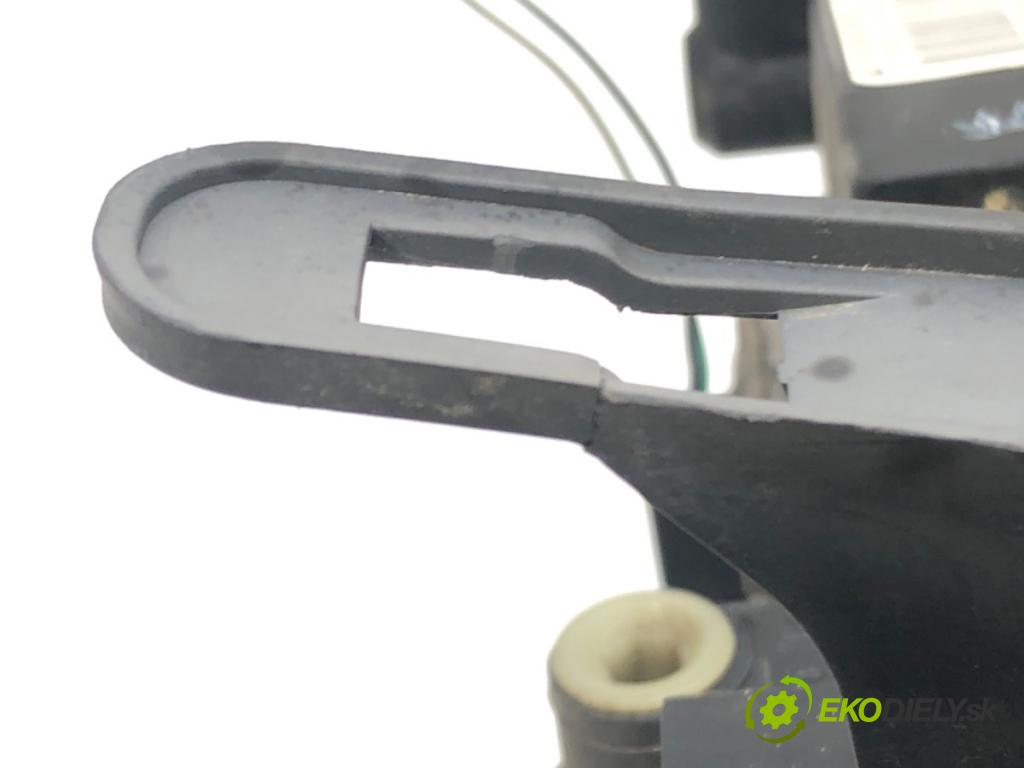 MITSUBISHI COLT VI (Z3_A, Z2_A) 2002 - 2012    1.1 55 kW [75 KM] benzyna 2004 - 2012  Svetlomet pravy 8301B180 (Pravé)