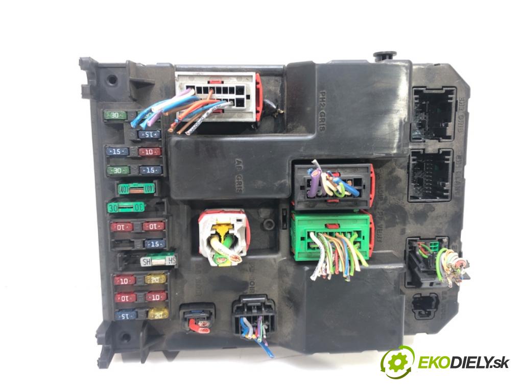 PEUGEOT 307 SW (3H) 2002 - 2009    1.6 16V 80 kW [109 KM] benzyna 2002 - 2008  Modul BSI 9651196980 (Poistkové skrinky)