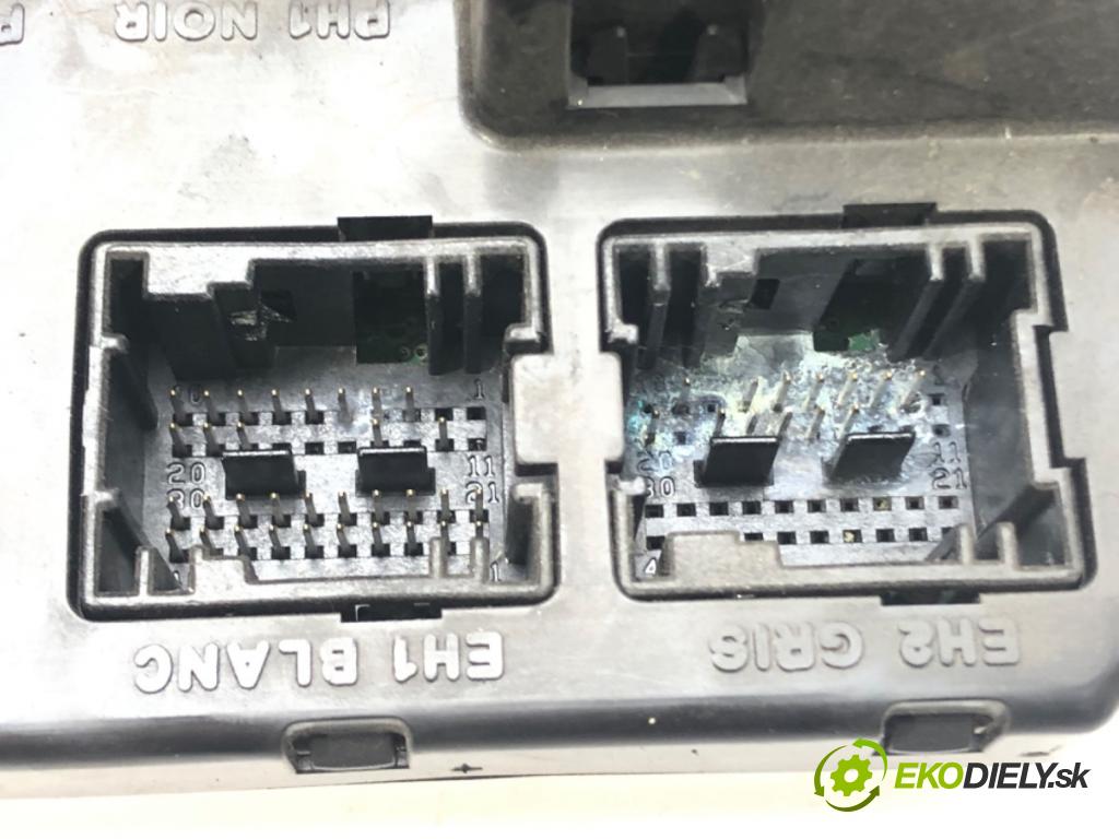 PEUGEOT 307 SW (3H) 2002 - 2009    1.6 16V 80 kW [109 KM] benzyna 2002 - 2008  Modul BSI 9651196980 (Poistkové skrinky)