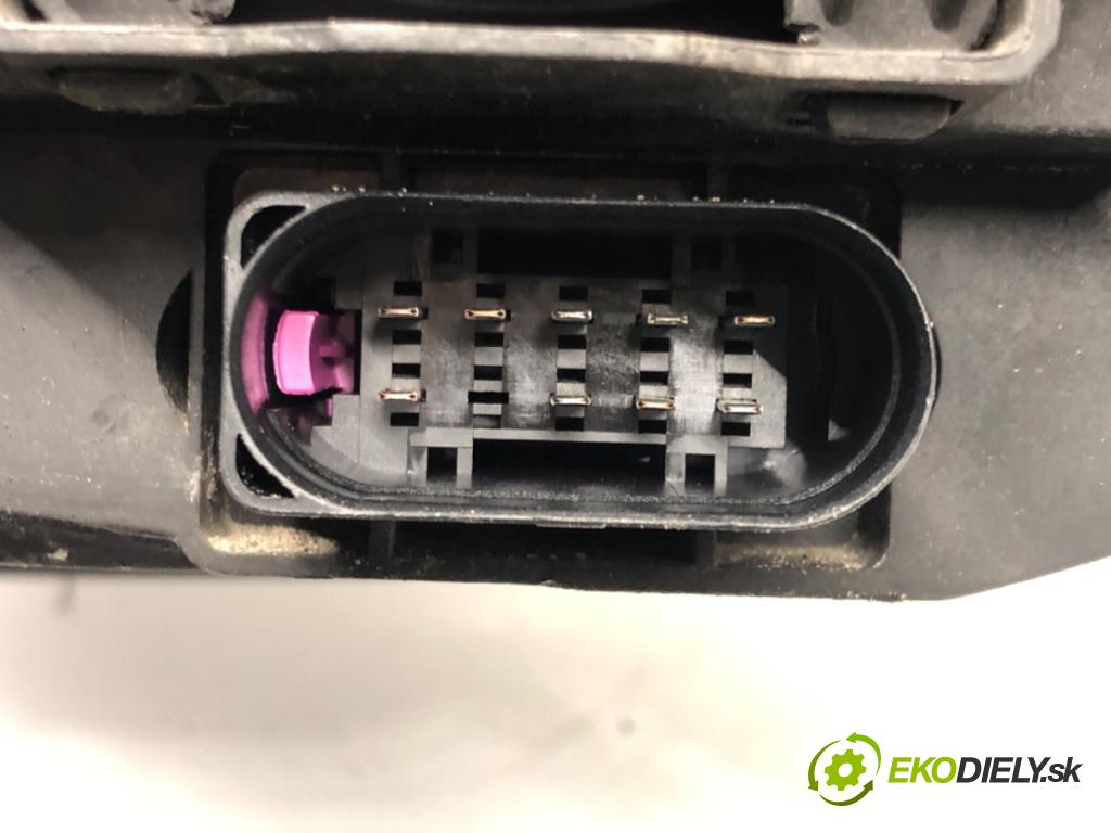 AUDI A4 B7 Avant (8ED) 2004 - 2008    2.0 96 kW [130 KM] benzyna 2004 - 2008  světlomet pravý 8E0941004BK