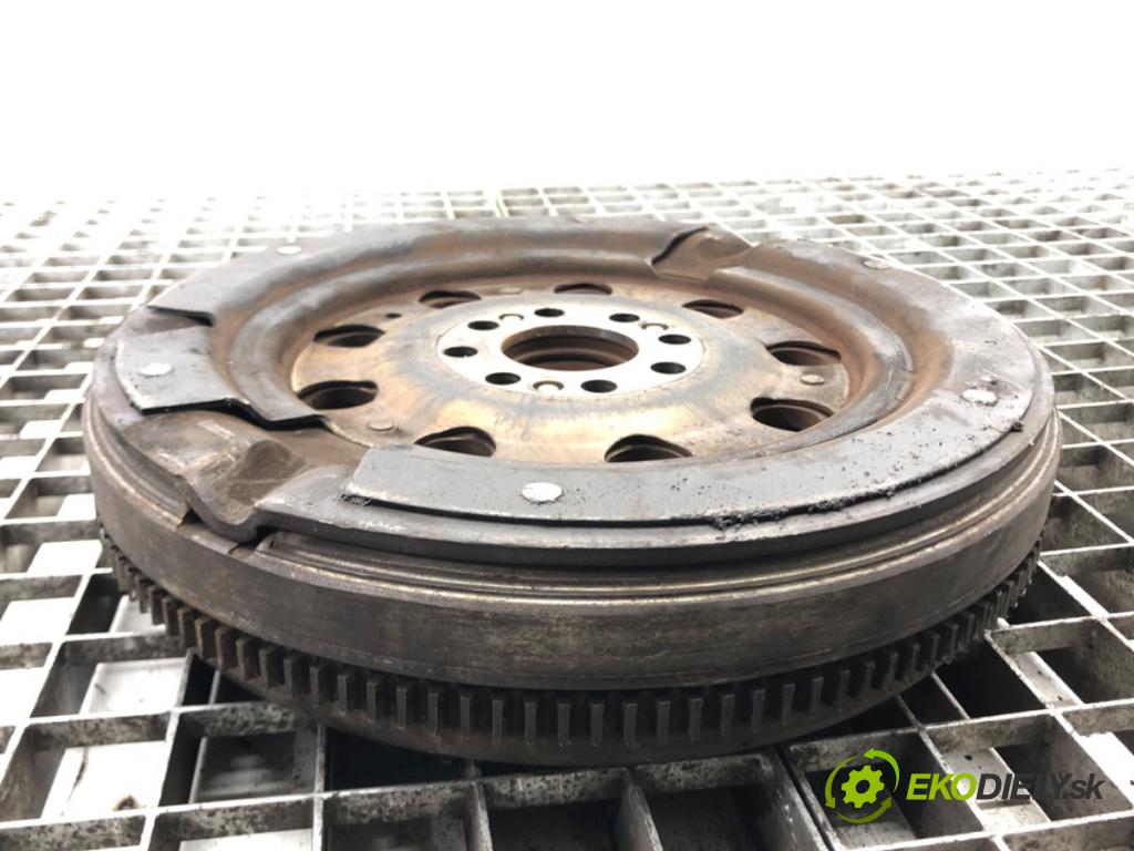 VW TRANSPORTER IV Autobus (70B, 70C, 7DB, 7DK, 70J, 70K, 7DC, 7 1990 - 2004    2.5 TDI 75 kW [102 KM] olej napędowy 1995 - 2003  Spojková sada (bez ložiska) koleso dvojhmota ACV (Dvojhmotné zotrvačníky)