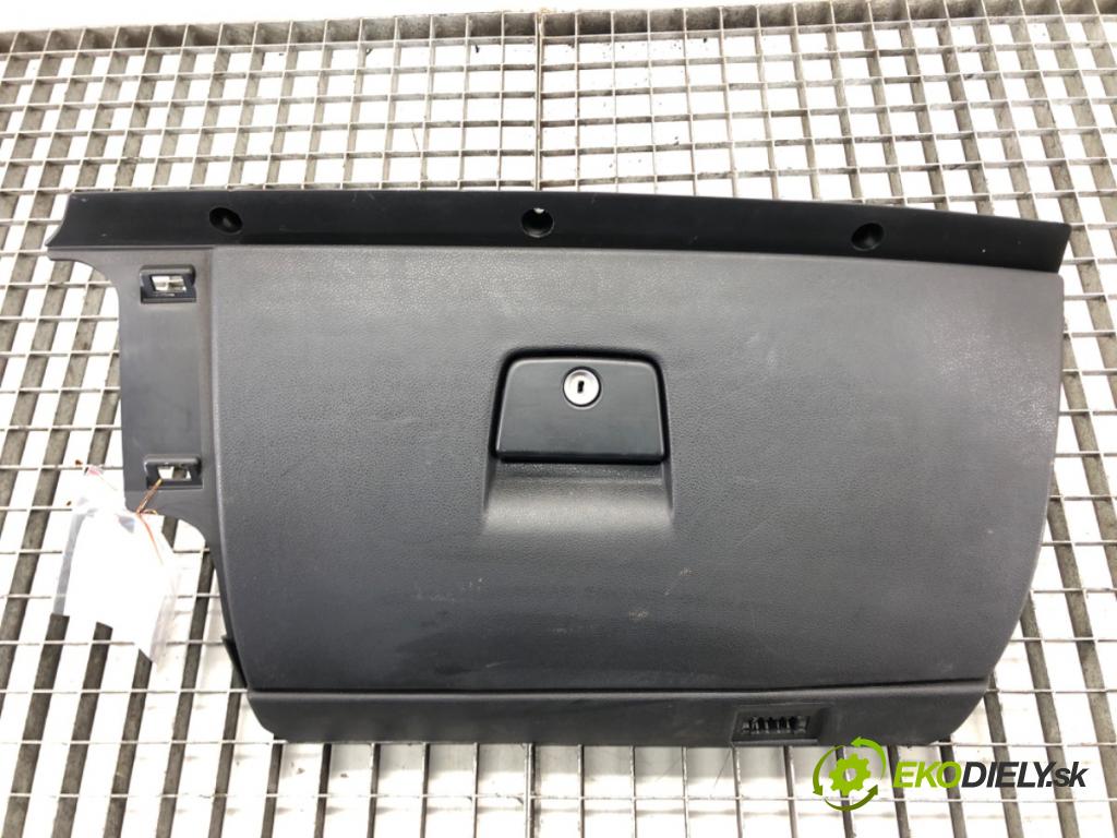 VOLVO C30 (533) 2006 - 2013    2.0 D 100 kW [136 KM] olej napędowy 2006 - 2012  Priehradka, kastlík spolujazdca  (Priehradky, kastlíky)