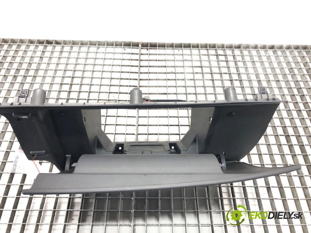 VOLVO C30 (533) 2006 - 2013    2.0 D 100 kW [136 KM] olej napędowy 2006 - 2012  Priehradka, kastlík spolujazdca  (Priehradky, kastlíky)