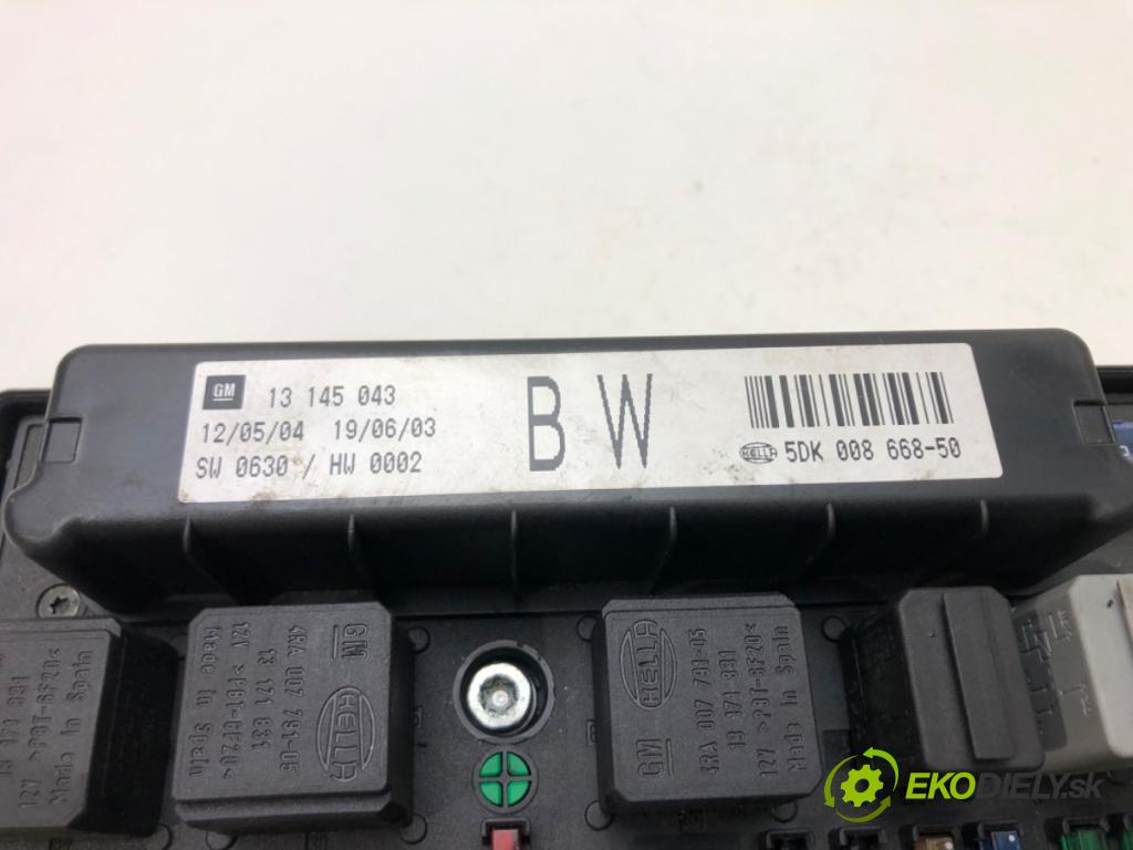 OPEL ASTRA H (A04) 2004 - 2014    1.7 CDTI (L48) 74 kW [100 KM] olej napędowy 2004 -  Skrinka poistková 13145043 (Poistkové skrinky)