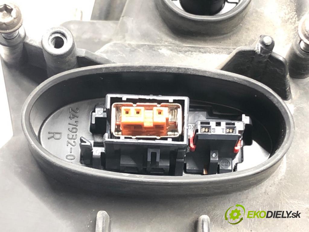 SKODA SUPERB II (3T4) 2008 - 2015    2.0 TDI 125 kW [170 KM] olej napędowy 2008 - 2015  Svetlomet pravy  (Pravé)