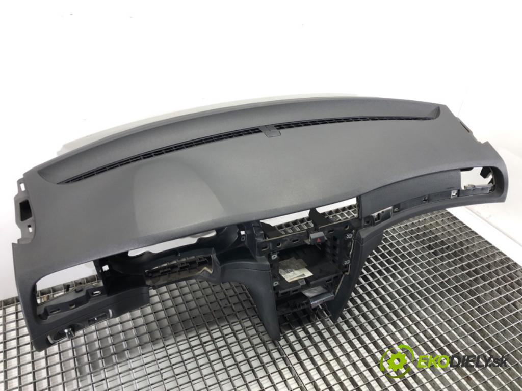 SKODA SUPERB II (3T4) 2008 - 2015    2.0 TDI 125 kW [170 KM] olej napędowy 2008 - 2015  Palubná doska  (Palubné dosky)