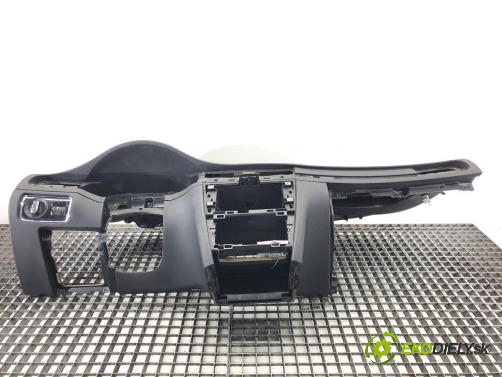 SKODA SUPERB II (3T4) 2008 - 2015    2.0 TDI 125 kW [170 KM] olej napędowy 2008 - 2015  Palubná doska  (Palubné dosky)