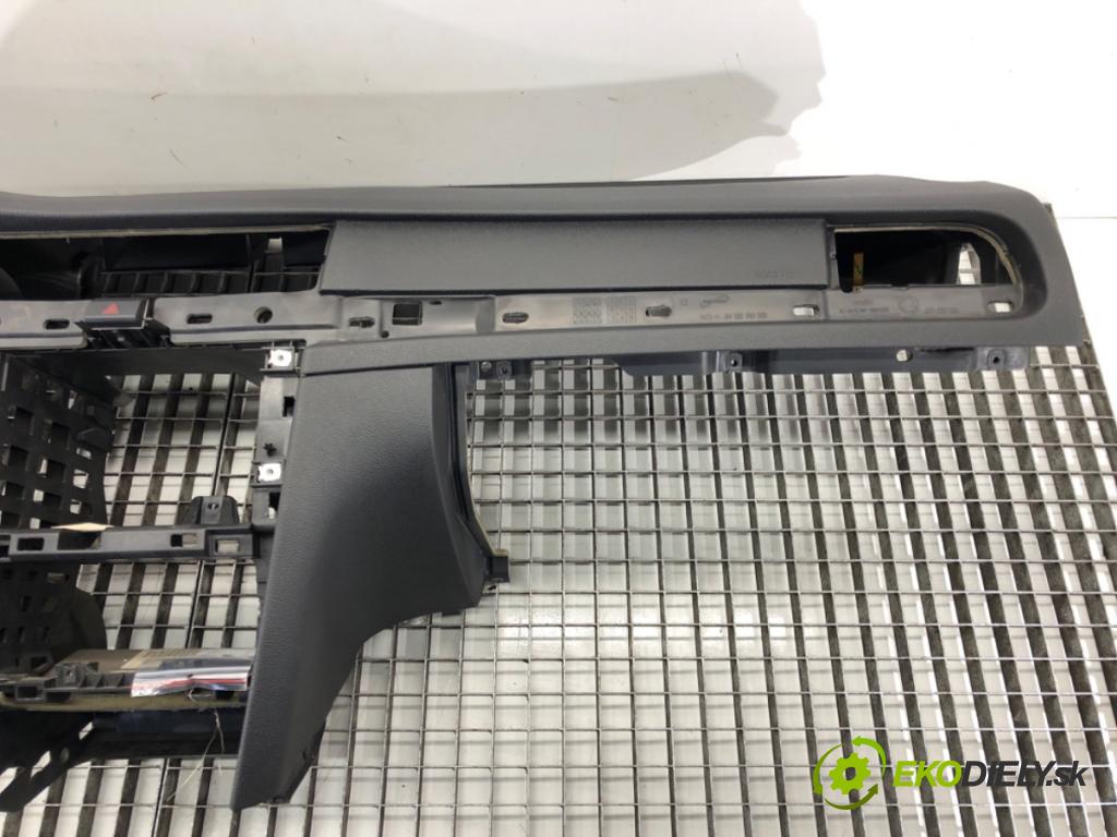 SKODA SUPERB II (3T4) 2008 - 2015    2.0 TDI 125 kW [170 KM] olej napędowy 2008 - 2015  Palubná doska  (Palubné dosky)