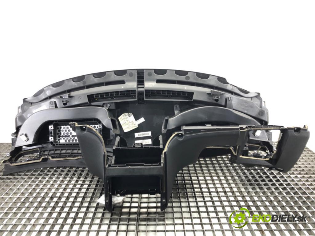 SKODA SUPERB II (3T4) 2008 - 2015    2.0 TDI 125 kW [170 KM] olej napędowy 2008 - 2015  Palubná doska  (Palubné dosky)