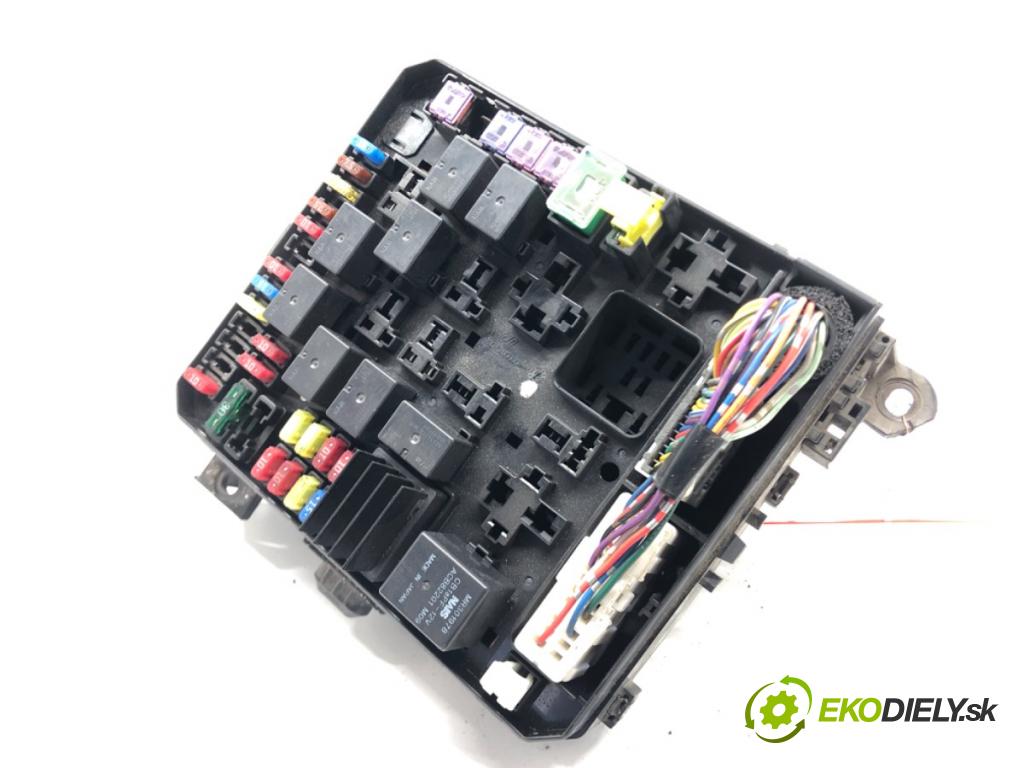 MITSUBISHI OUTLANDER II (CW_W) 2006 - 2012    3.0 FWD 162 kW [220 KM] benzyna 2006 - 2012  skříňka poistková PR061-02000 (Pojistkové skříňky)