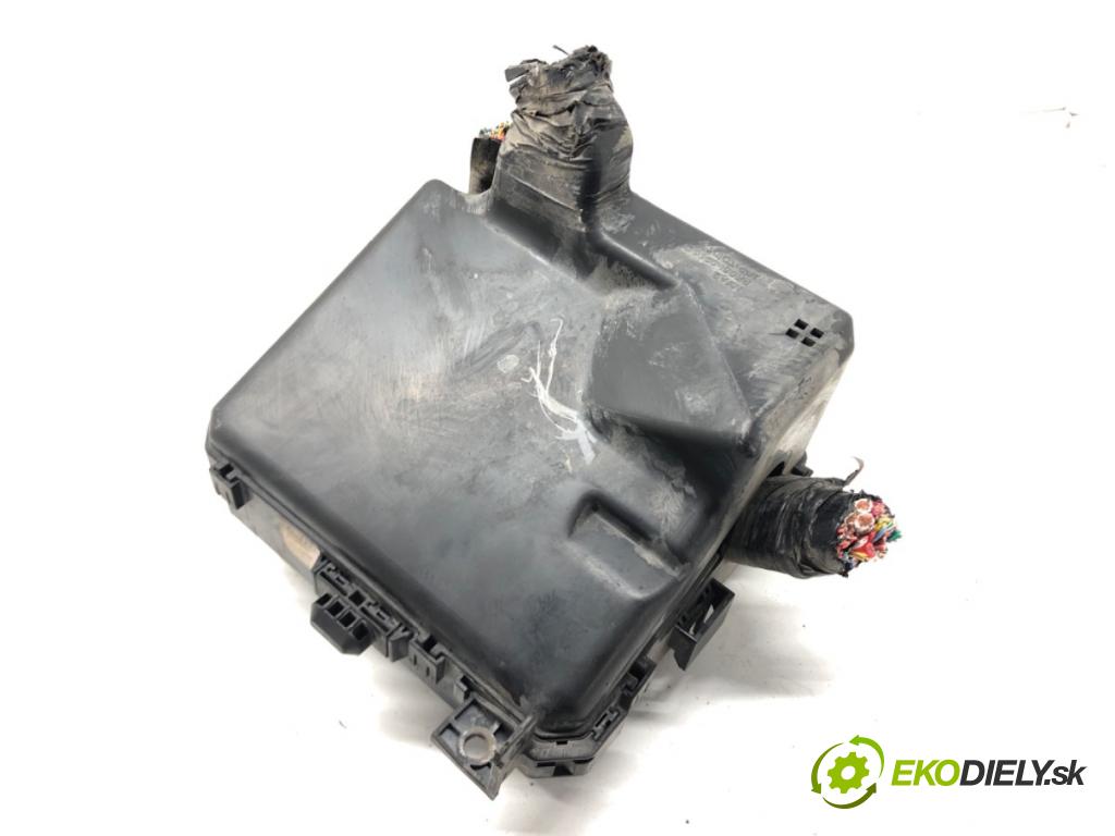 MITSUBISHI OUTLANDER II (CW_W) 2006 - 2012    3.0 FWD 162 kW [220 KM] benzyna 2006 - 2012  skříňka poistková PR061-02000 (Pojistkové skříňky)