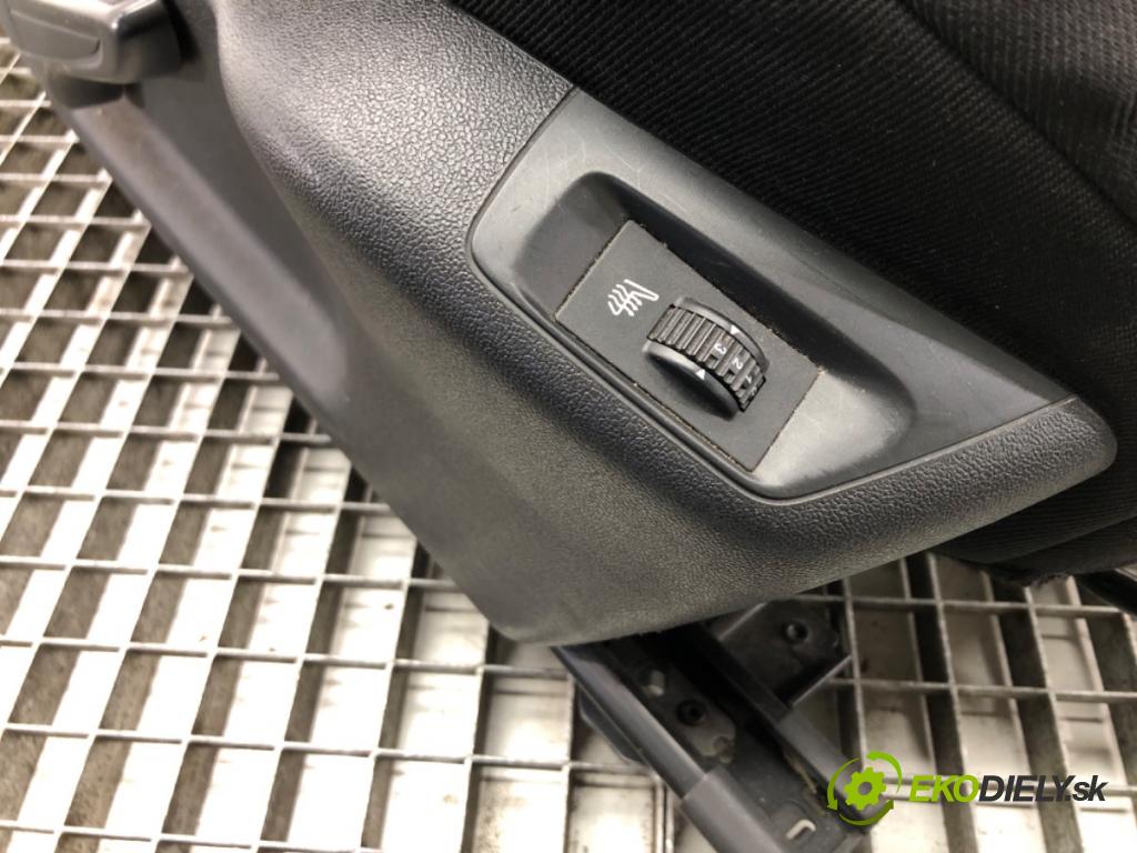 CITROEN C5 III (RD_) 2008 - 2022    2.0 HDi (RDRHDA) 100 kW [136 KM] olej napędowy 200  Sedadlo pravy  (Sedačky, sedadlá)