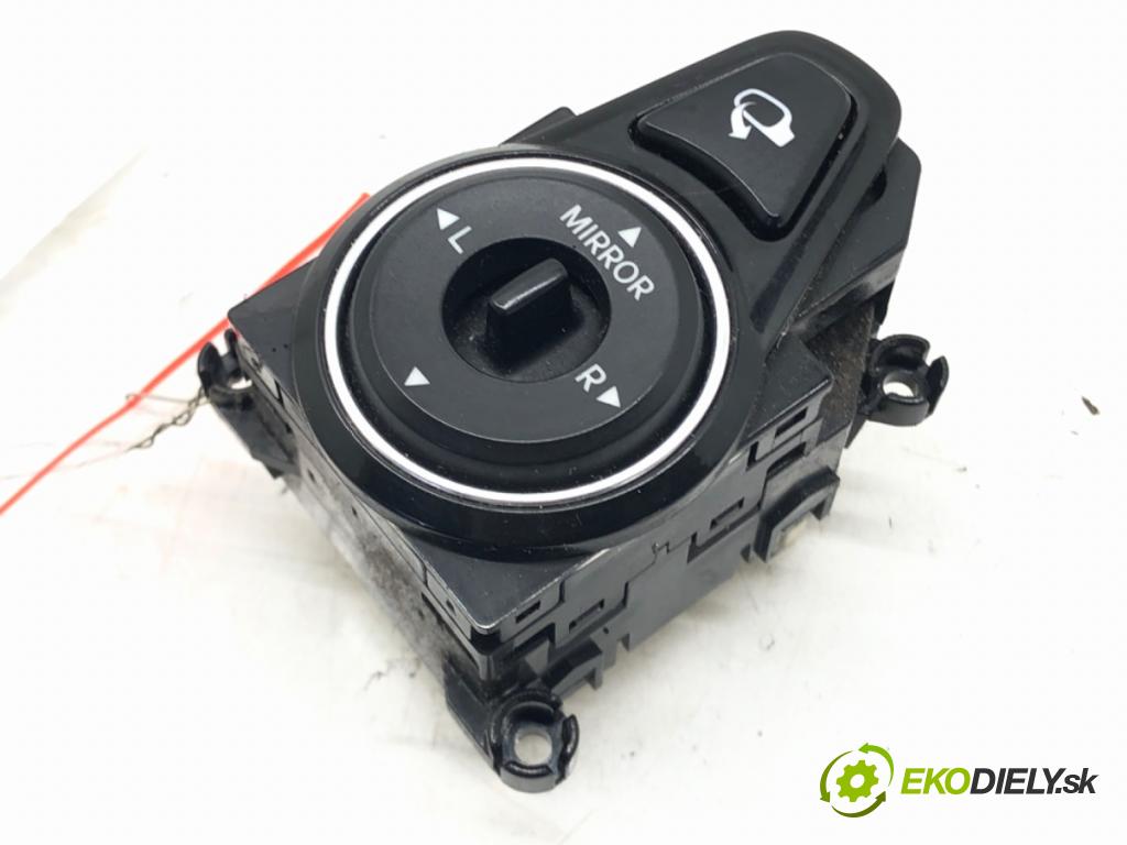 HYUNDAI i40 I (VF) 2012 - 2022    1.7 CRDi 100 kW [136 KM] olej napędowy 2012 - 2022  Prepínač nastavenia spätných zrkadiel 39R480-1280 (Prepínače, spínače, tlačidlá a ovládače kúrenia)