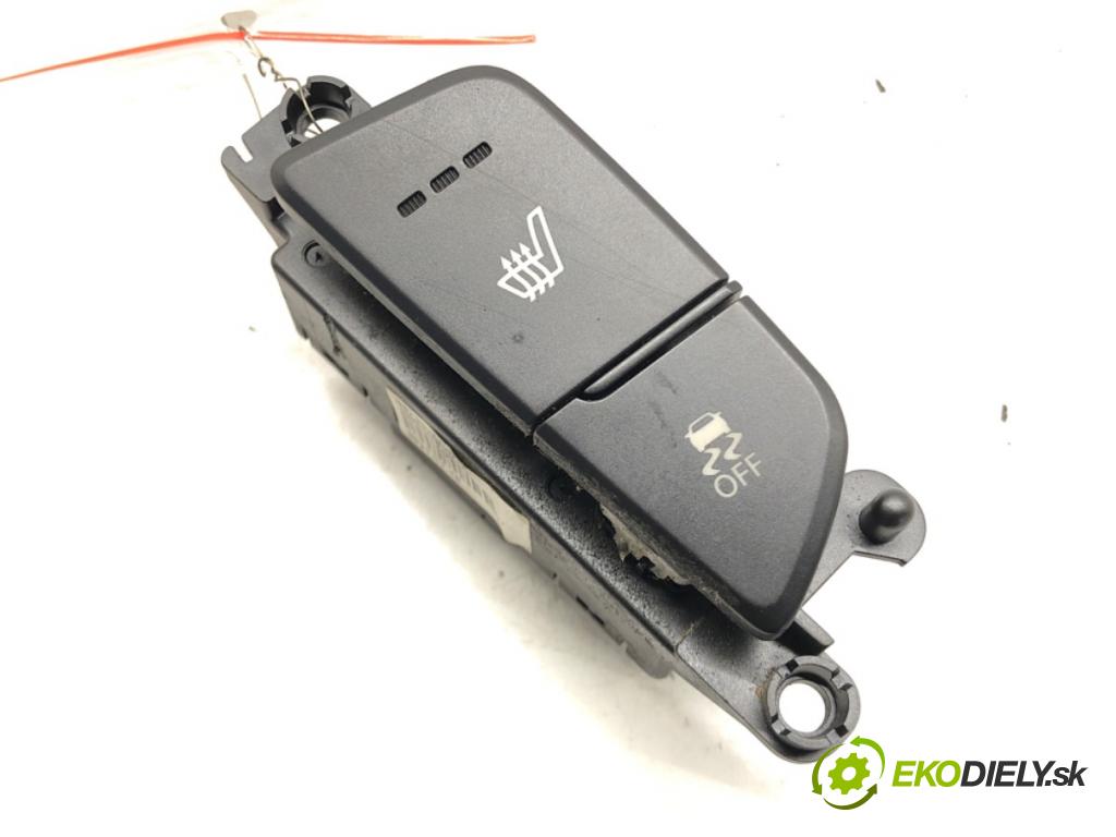 HYUNDAI i40 I (VF) 2012 - 2022    1.7 CRDi 100 kW [136 KM] olej napędowy 2012 - 2022  vypínač vyhrievania sedačky 93730-3Z060