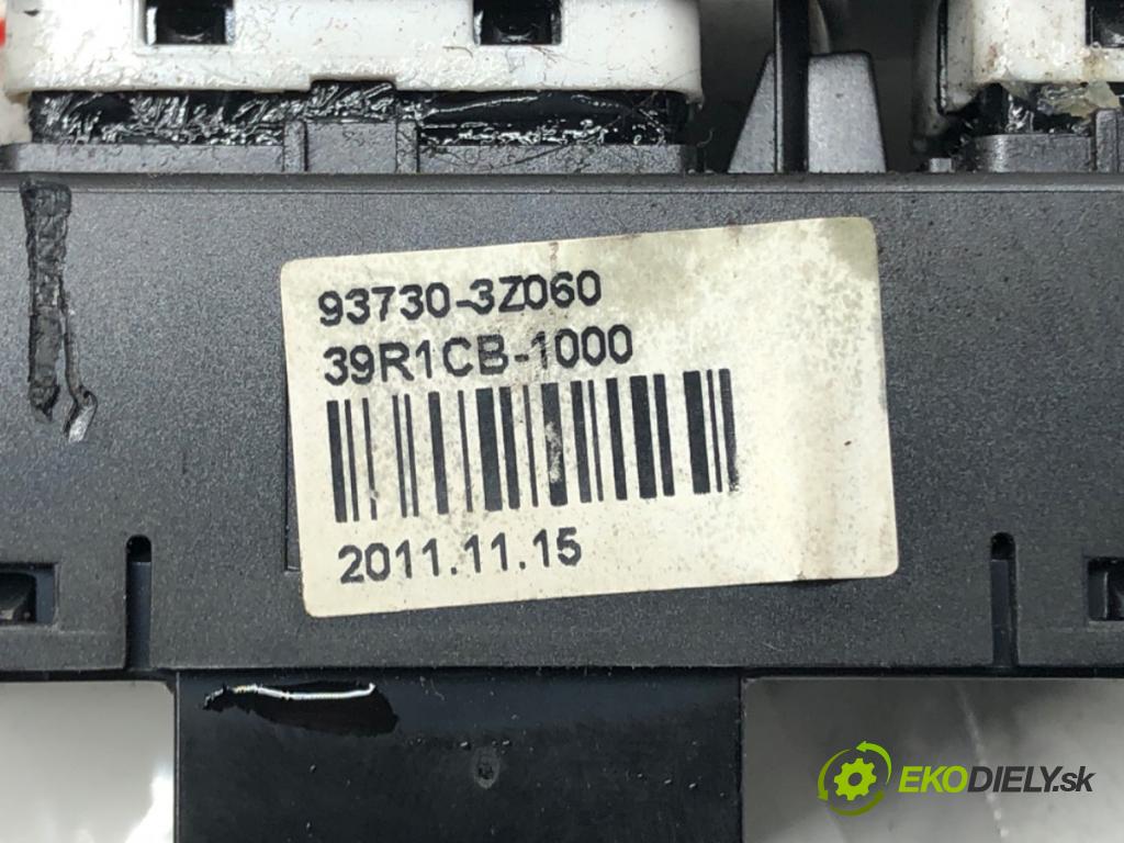 HYUNDAI i40 I (VF) 2012 - 2022    1.7 CRDi 100 kW [136 KM] olej napędowy 2012 - 2022  vypínač vyhrievania sedačky 93730-3Z060