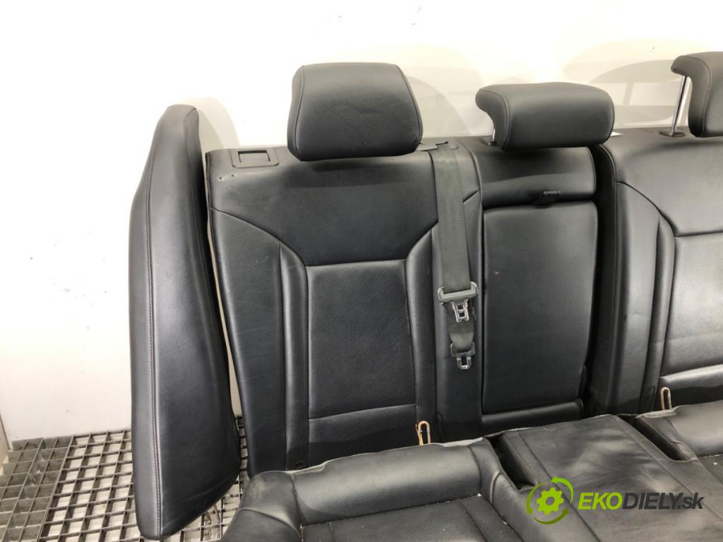 HYUNDAI i40 I (VF) 2012 - 2022    1.7 CRDi 100 kW [136 KM] olej napędowy 2012 - 2022  Sedadlo zad  (Sedačky, sedadlá)