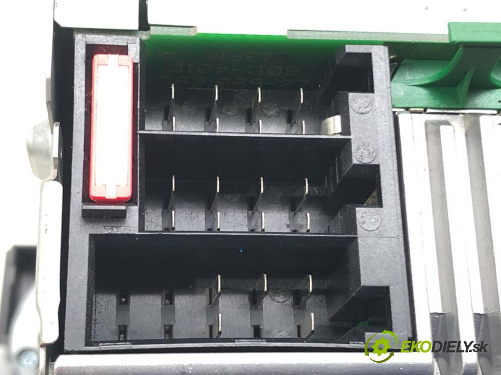 MERCEDES-BENZ KLASA C (W203) 2000 - 2007    C 180 (203.035) 95 kW [129 KM] benzyna 2000 - 2002  RADIO A2038201586 (Audio zariadenia)