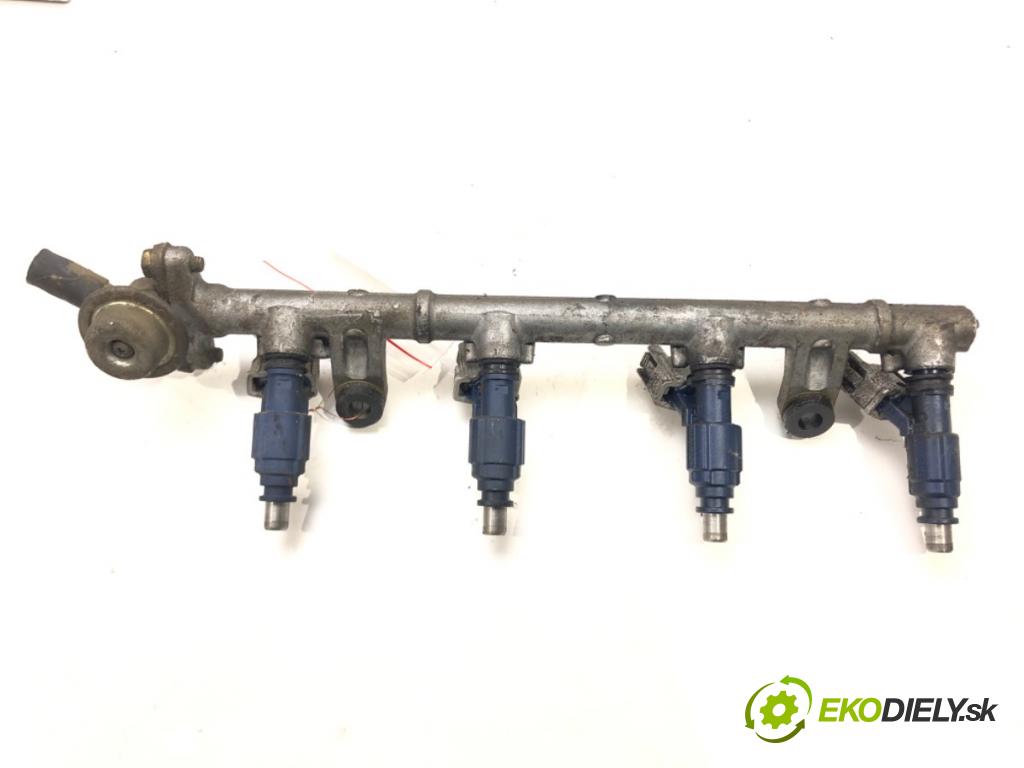 TOYOTA YARIS (_P1_) 1999 - 2005    1.0 (SCP10_) 48 kW [65 KM] benzyna 2003 - 2005  Lišta vstrekovacia Vstrekovacie ventily 23250-0J010 (Vstrekovacie lišty)