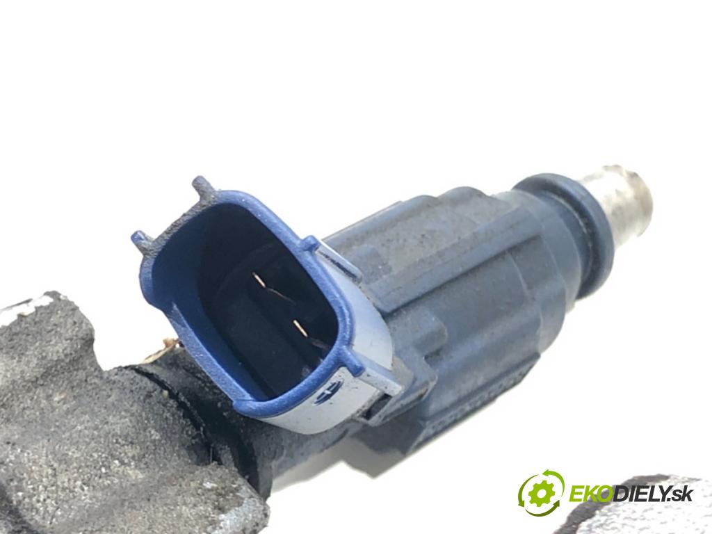 TOYOTA YARIS (_P1_) 1999 - 2005    1.0 (SCP10_) 48 kW [65 KM] benzyna 2003 - 2005  Lišta vstrekovacia Vstrekovacie ventily 23250-0J010 (Vstrekovacie lišty)