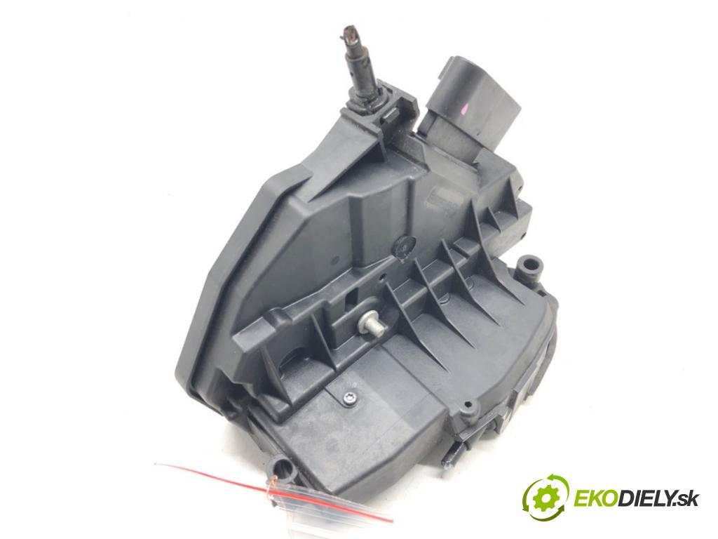 FORD FOCUS III 2010 - 2022    1.5 TDCi 70 kW [95 KM] olej napędowy 2014 - 2017  zámok přední část pravý BM5A-A21812-BG