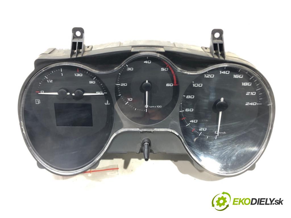 SEAT LEON (1P1) 2005 - 2013    1.9 TDI 77 kW [105 KM] olej napędowy 2005 - 2010  Prístrojovka 1P0920810F (Prístrojové dosky, displeje)