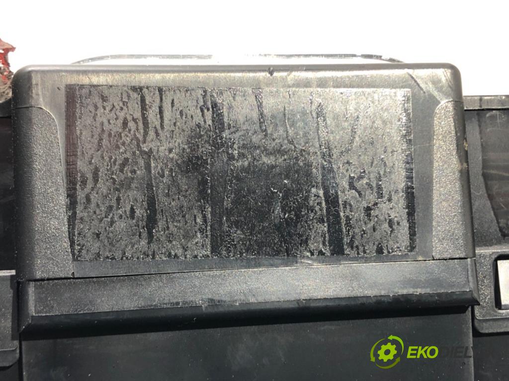 VW PASSAT B6 (3C2) 2005 - 2010    2.0 TDI 103 kW [140 KM] olej napędowy 2005 - 2009  Prístrojovka A2C53106067 (Prístrojové dosky, displeje)