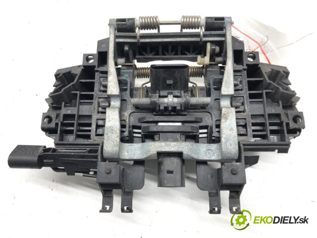 AUDI A8 D3 (4E2, 4E8) 2002 - 2010    S8 quattro 331 kW [450 KM] benzyna 2006 - 2010  Kľučka zad pravá vonkajšia  (Ostatné)