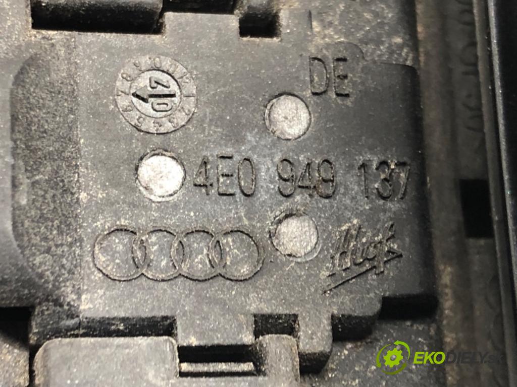 AUDI A8 D3 (4E2, 4E8) 2002 - 2010    S8 quattro 331 kW [450 KM] benzyna 2006 - 2010  Kľučka zad pravá vonkajšia  (Ostatné)
